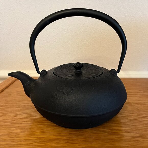 Cast Iron Japanese Tea Kettle MADE IN JAPAN - Picture 1 of 3